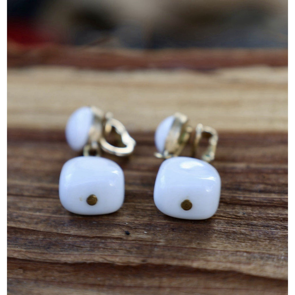 Trifari White Lucite Gold Tone Dangle Drop Earrings Pendant Clip-On Vintage